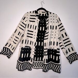 Ashro black/cream reversible button-down jacket w/pockets, Sz M. Preowned.